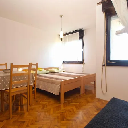Apartment Pula 1738 Pula