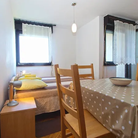 Apartment Pula 1738
